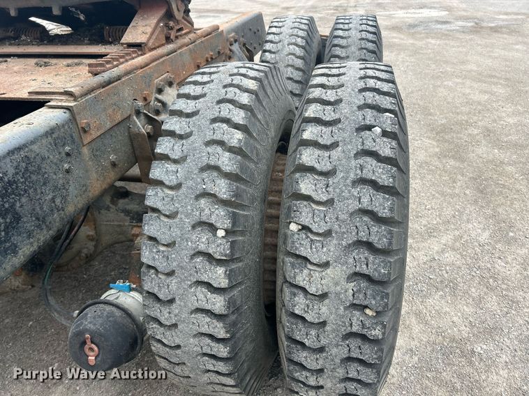 image for item EK2809 1981 Ford L9000 semi truck