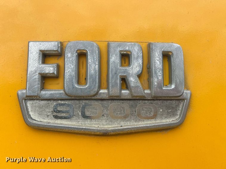 image for item EK2809 1981 Ford L9000 semi truck