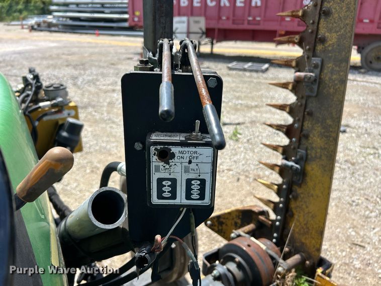 image for item EK8023 2003 John Deere 5220 tractor