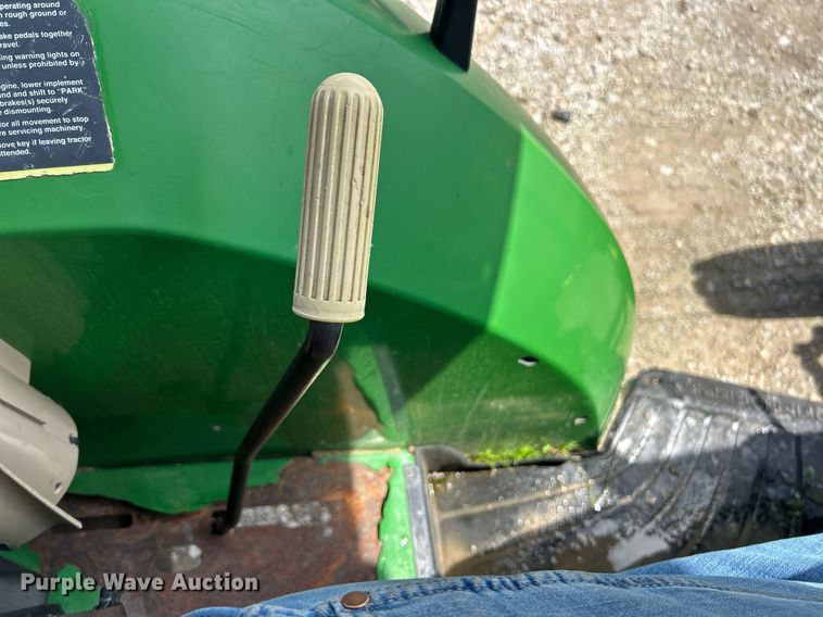 image for item EK8023 2003 John Deere 5220 tractor