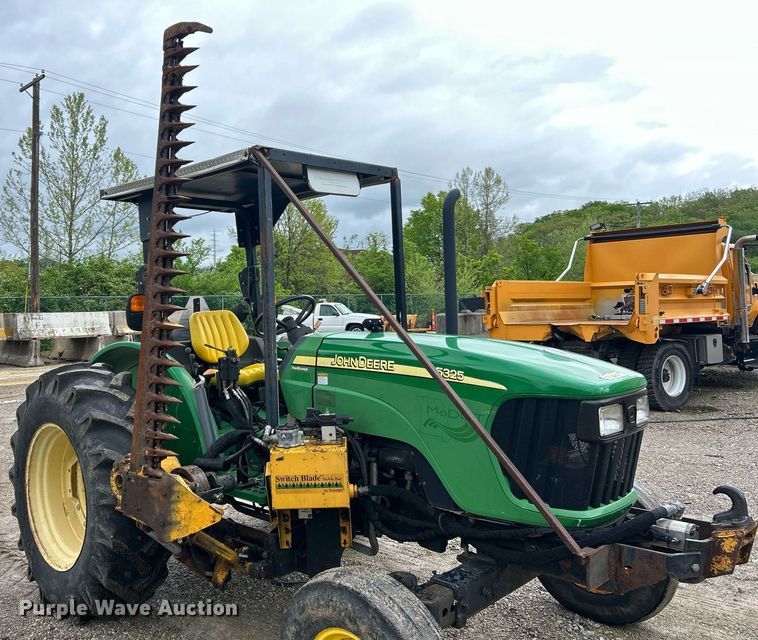 image for item EK8025 2005 John Deere 5325 tractor