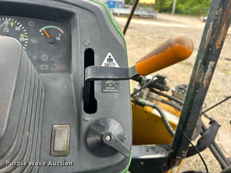 image for item EK8025 2005 John Deere 5325 tractor