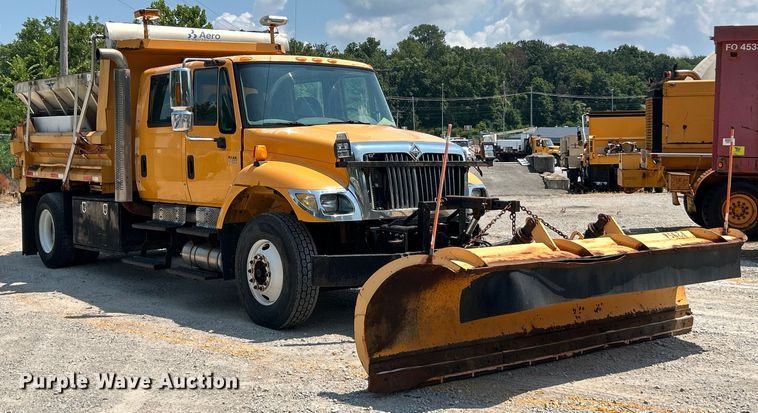 image for item EK8461 2006 International 7400 Crew Cab dump truck