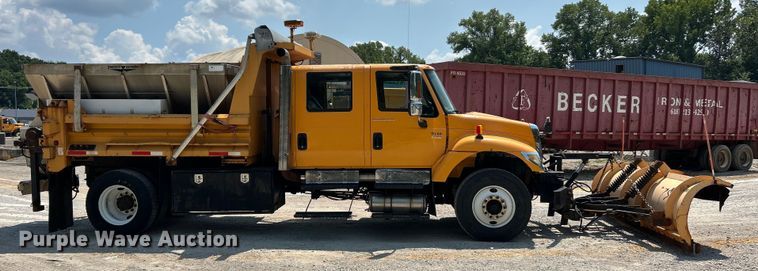 image for item EK8461 2006 International 7400 Crew Cab dump truck