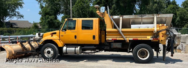 image for item EK8461 2006 International 7400 Crew Cab dump truck