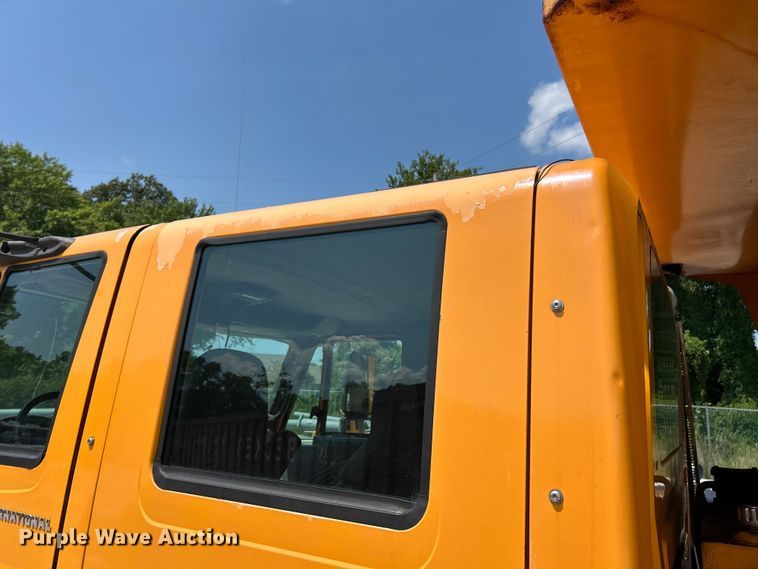 image for item EK8461 2006 International 7400 Crew Cab dump truck