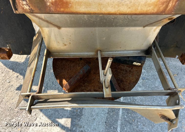 image for item EK8461 2006 International 7400 Crew Cab dump truck