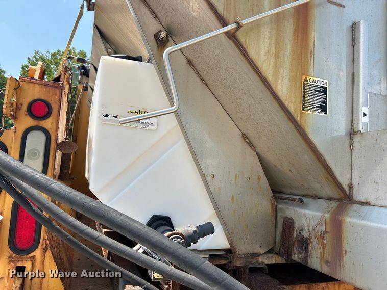 image for item EK8461 2006 International 7400 Crew Cab dump truck