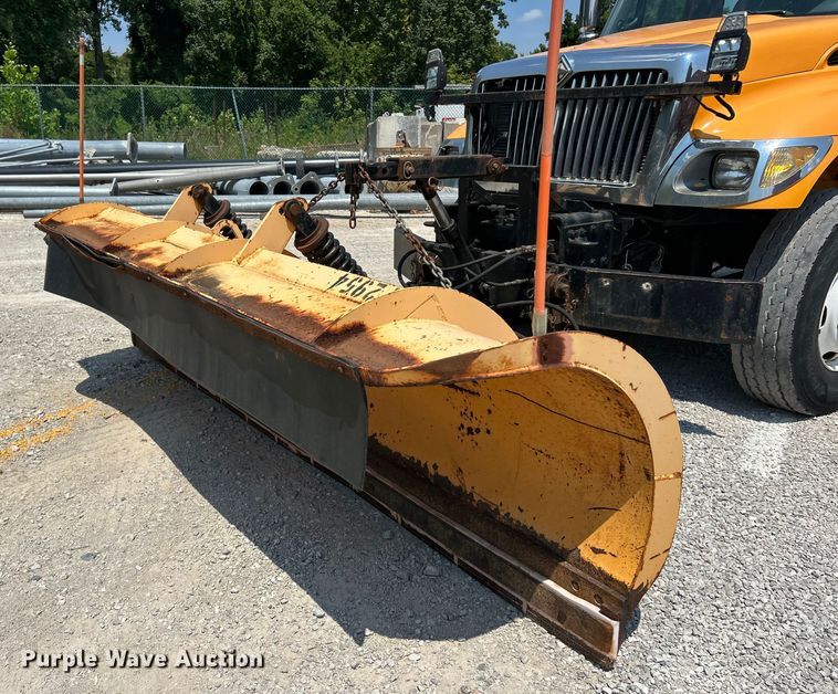 image for item EK8461 2006 International 7400 Crew Cab dump truck