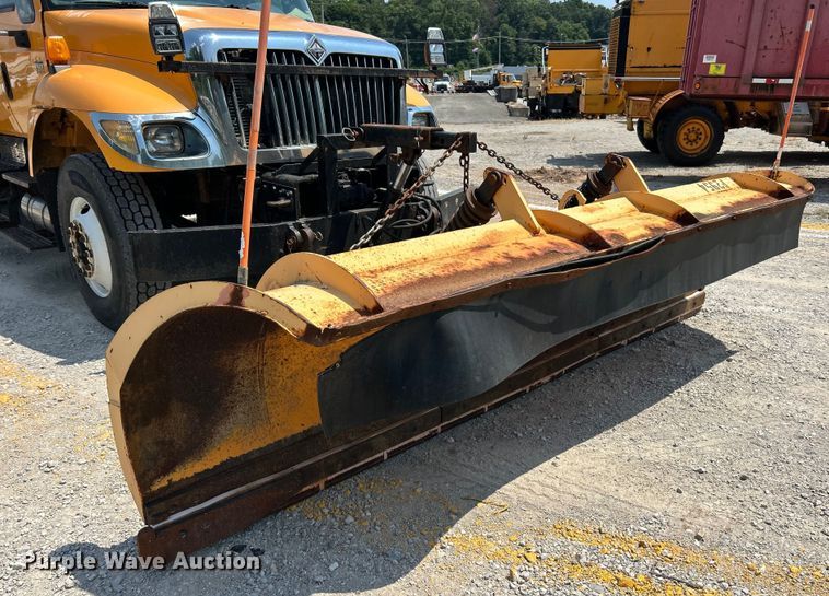 image for item EK8461 2006 International 7400 Crew Cab dump truck