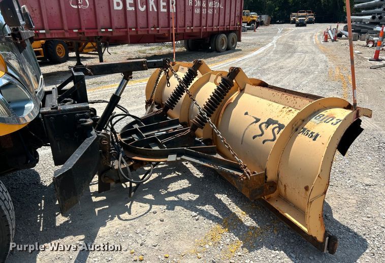 image for item EK8461 2006 International 7400 Crew Cab dump truck