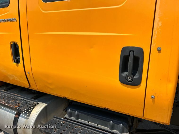 image for item EK8461 2006 International 7400 Crew Cab dump truck