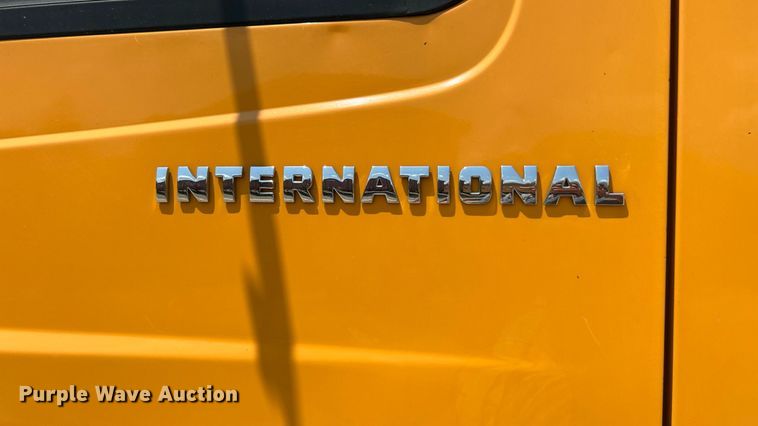 image for item EK8461 2006 International 7400 Crew Cab dump truck
