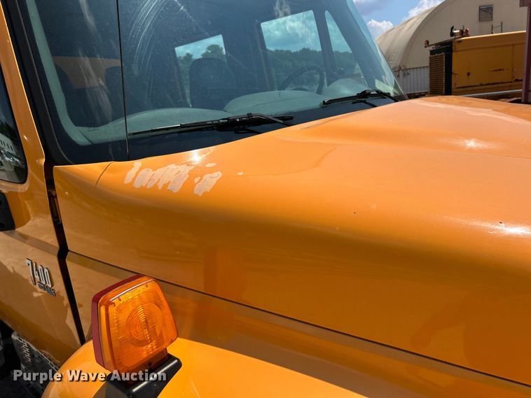 image for item EK8461 2006 International 7400 Crew Cab dump truck