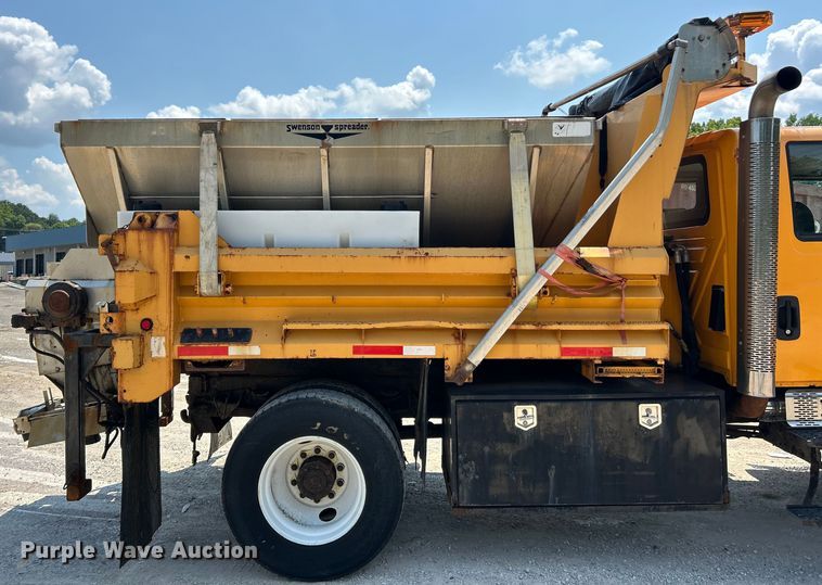 image for item EK8461 2006 International 7400 Crew Cab dump truck