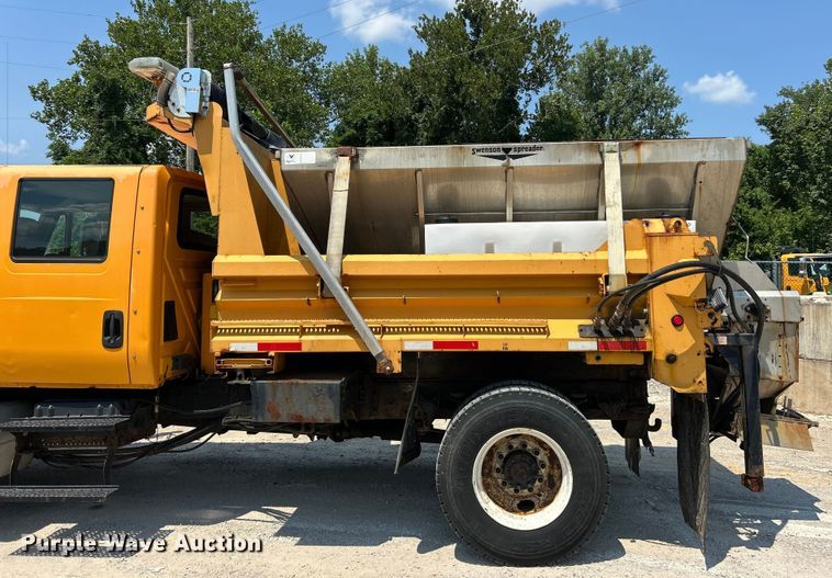 image for item EK8461 2006 International 7400 Crew Cab dump truck