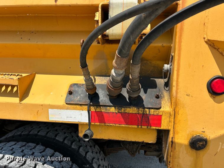 image for item EK8461 2006 International 7400 Crew Cab dump truck