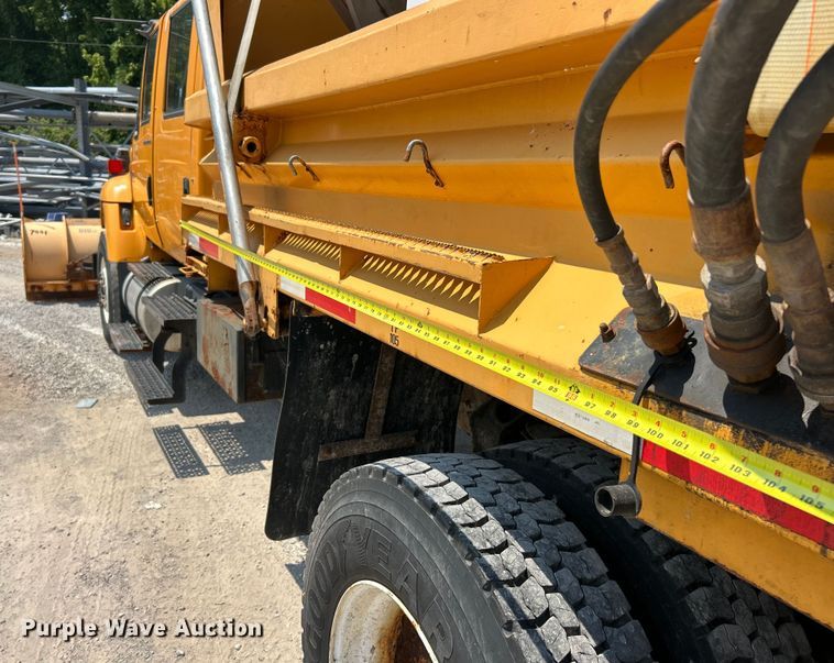 image for item EK8461 2006 International 7400 Crew Cab dump truck