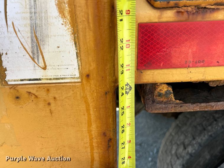 image for item EK8461 2006 International 7400 Crew Cab dump truck