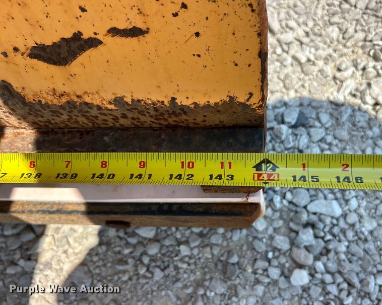 image for item EK8461 2006 International 7400 Crew Cab dump truck