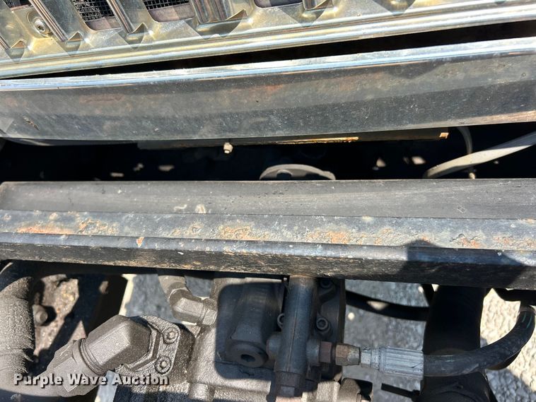 image for item EK8461 2006 International 7400 Crew Cab dump truck