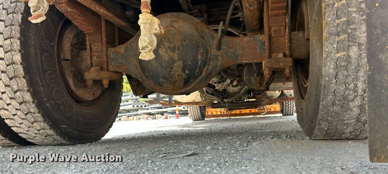 image for item EK8461 2006 International 7400 Crew Cab dump truck