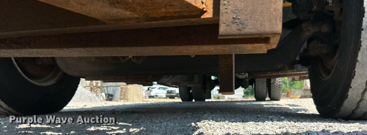 image for item EK8461 2006 International 7400 Crew Cab dump truck