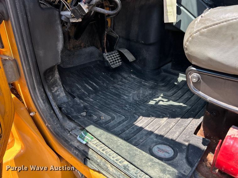 image for item EK8461 2006 International 7400 Crew Cab dump truck