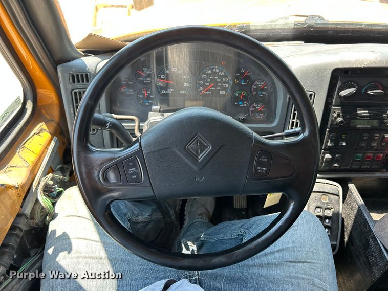 image for item EK8461 2006 International 7400 Crew Cab dump truck