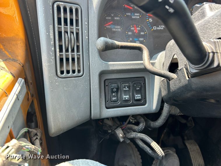 image for item EK8461 2006 International 7400 Crew Cab dump truck