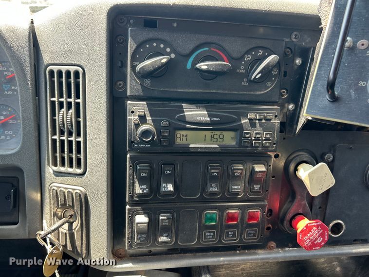 image for item EK8461 2006 International 7400 Crew Cab dump truck