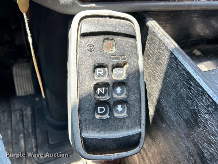 image for item EK8461 2006 International 7400 Crew Cab dump truck