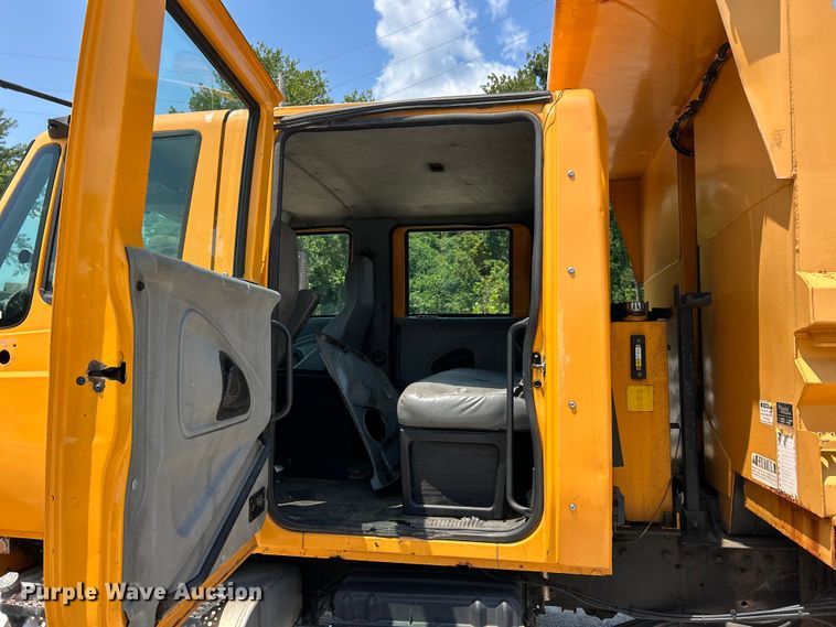 image for item EK8461 2006 International 7400 Crew Cab dump truck