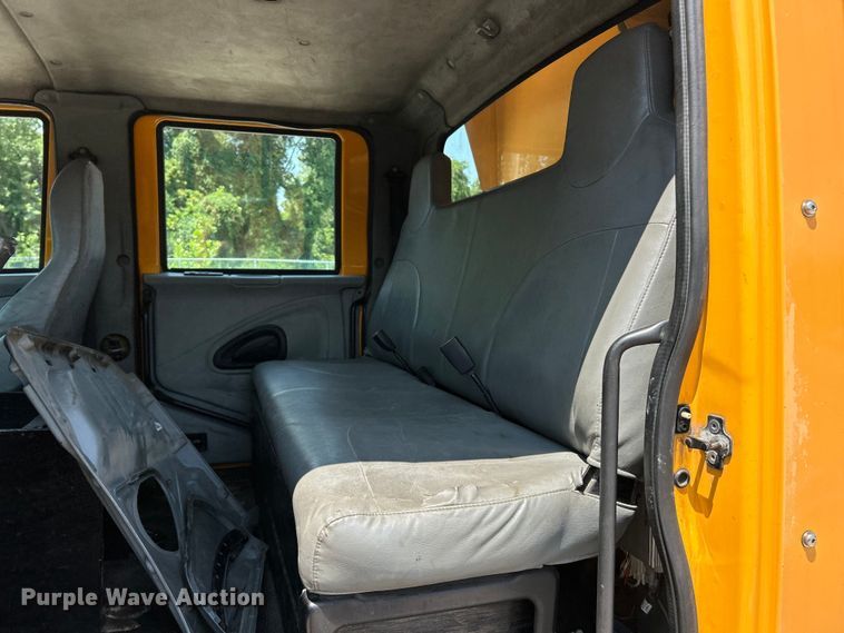 image for item EK8461 2006 International 7400 Crew Cab dump truck