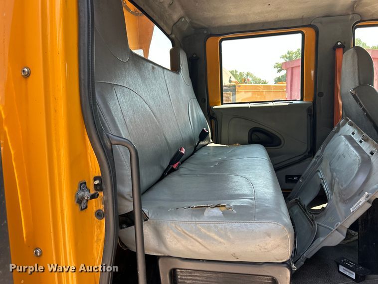 image for item EK8461 2006 International 7400 Crew Cab dump truck