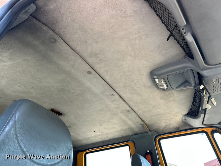 image for item EK8461 2006 International 7400 Crew Cab dump truck