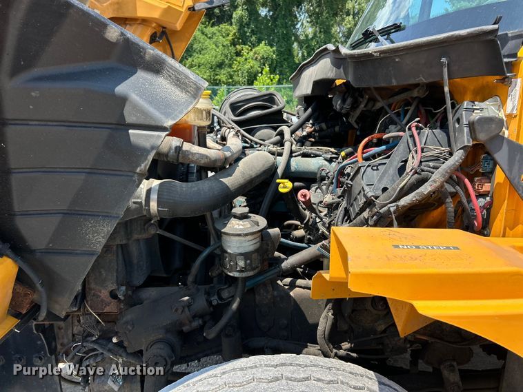 image for item EK8461 2006 International 7400 Crew Cab dump truck