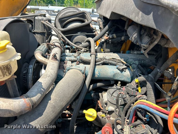 image for item EK8461 2006 International 7400 Crew Cab dump truck