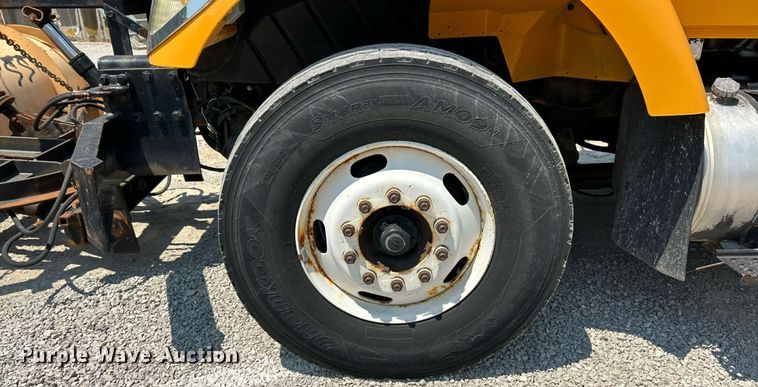 image for item EK8461 2006 International 7400 Crew Cab dump truck