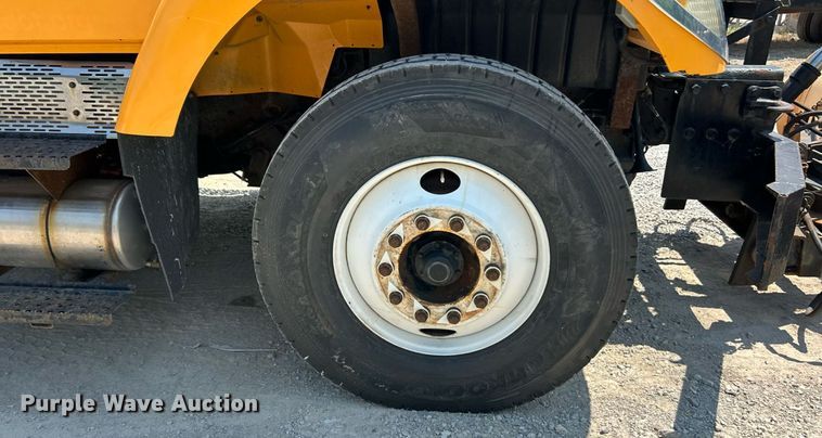 image for item EK8461 2006 International 7400 Crew Cab dump truck