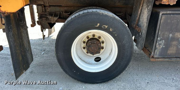 image for item EK8461 2006 International 7400 Crew Cab dump truck