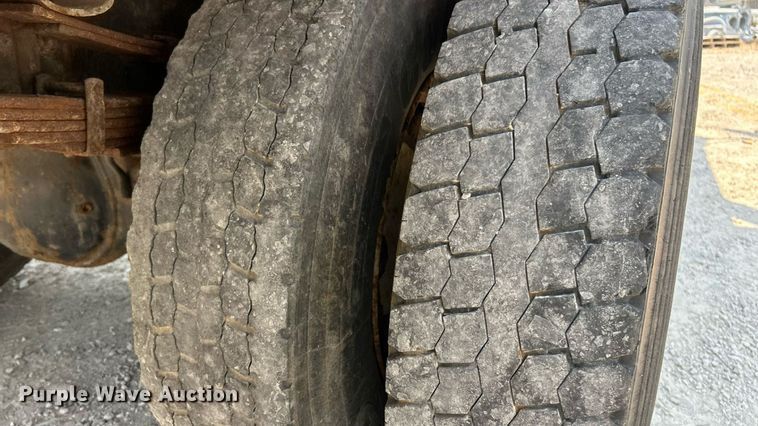 image for item EK8461 2006 International 7400 Crew Cab dump truck