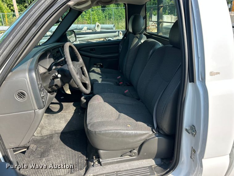 image for item EK8471 2005 Chevrolet Silverado 1500 pickup truck