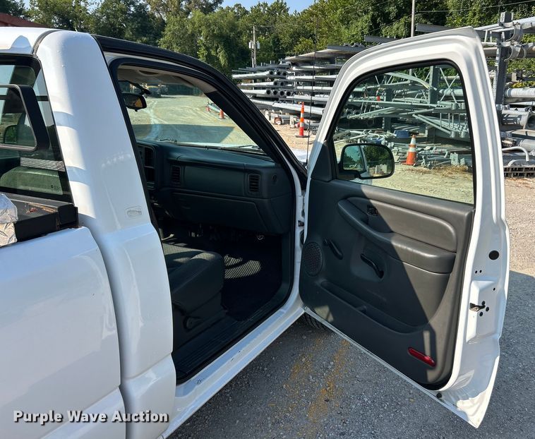 image for item EK8471 2005 Chevrolet Silverado 1500 pickup truck