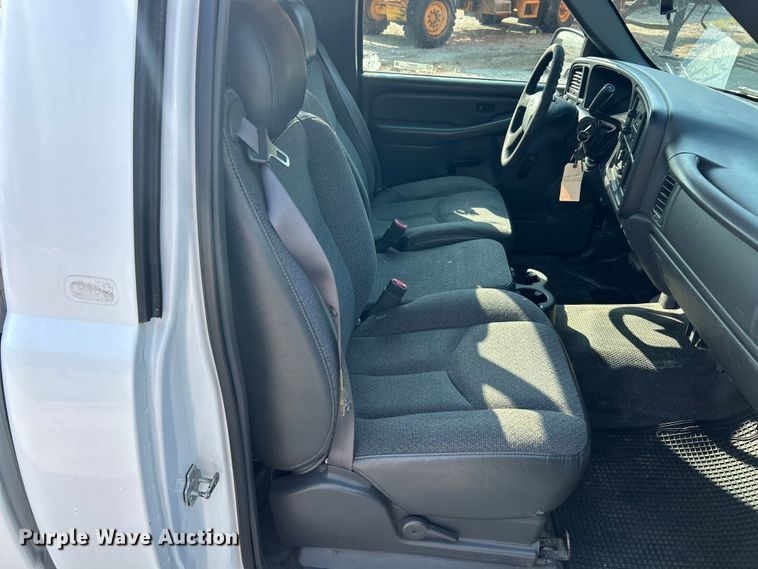 image for item EK8471 2005 Chevrolet Silverado 1500 pickup truck