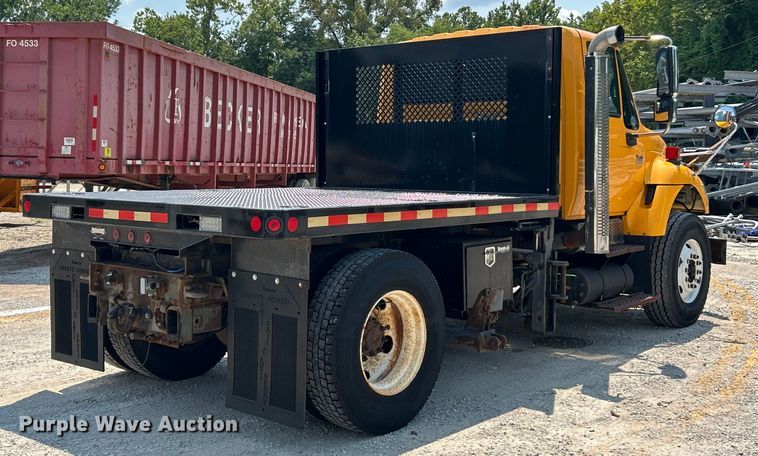 image for item EK8472 2006 International 7400 flatbed truck