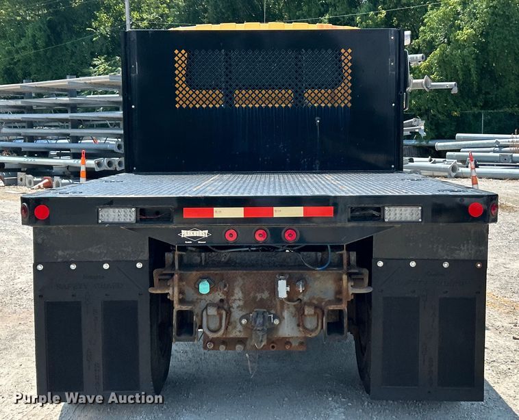 image for item EK8472 2006 International 7400 flatbed truck