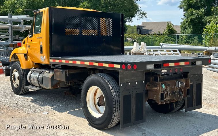 image for item EK8472 2006 International 7400 flatbed truck