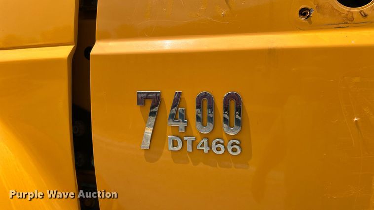 image for item EK8472 2006 International 7400 flatbed truck