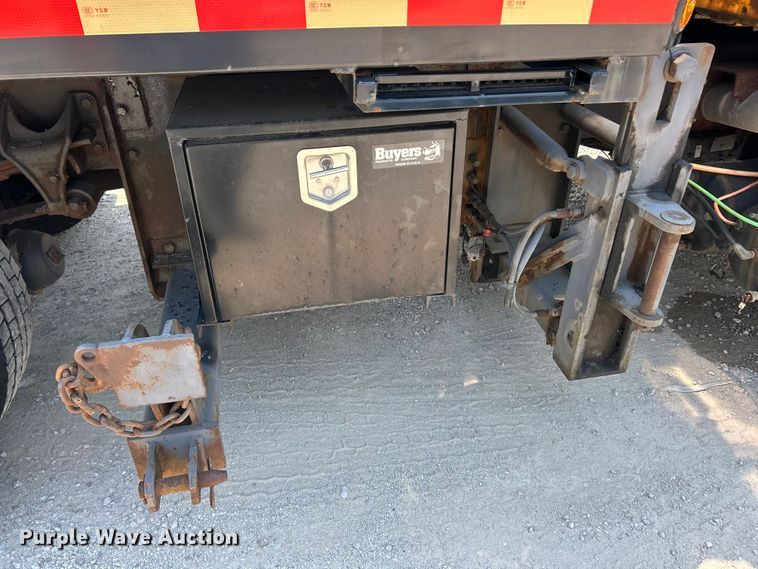 image for item EK8472 2006 International 7400 flatbed truck